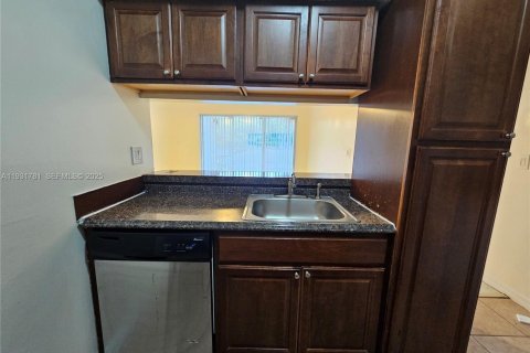 Condominio en venta en Tamarac, Florida, 1 dormitorio, 57.13 m2 № 1990197 - foto 12