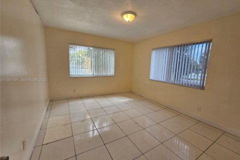 Condominio en venta en Tamarac, Florida, 1 dormitorio, 57.13 m2 № 1990197 - foto 13