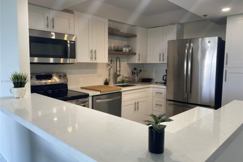 Снять в аренду кондоминиум в Авентура, Флорида 2 спальни, 105.82м2, № 1981751 - фото 1