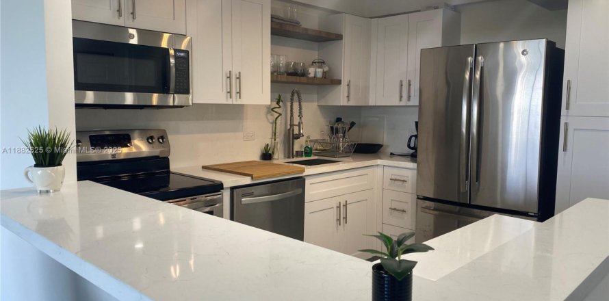 Кондоминиум с 2 спальнями в Авентура, Флорида № 1981751