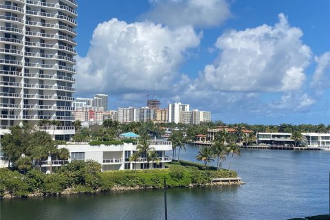 Снять в аренду кондоминиум в Авентура, Флорида 2 спальни, 105.82м2, № 1981751 - фото 10