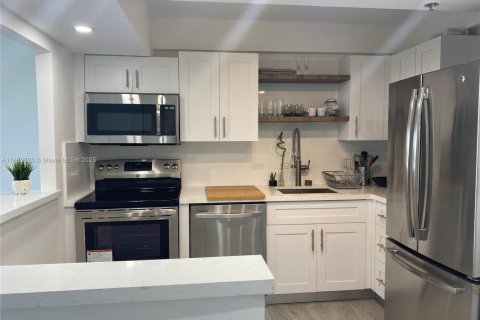 Снять в аренду кондоминиум в Авентура, Флорида 2 спальни, 105.82м2, № 1981751 - фото 2