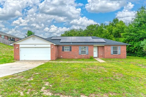 House in Crestview, Florida 3 bedrooms, 141.49 sq.m. № 562012 - photo 1