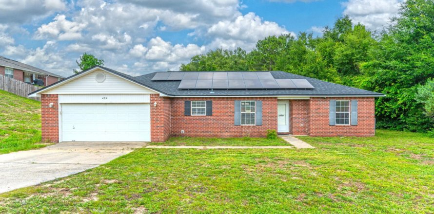 House in Crestview, Florida 3 bedrooms, 141.49 sq.m. № 562012