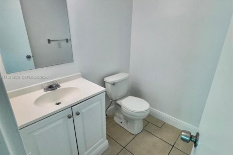Condominio en alquiler en North Miami, Florida, 1 dormitorio, 62.89 m2 № 2033369 - foto 8