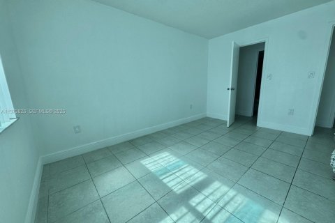 Condominio en alquiler en North Miami, Florida, 1 dormitorio, 62.89 m2 № 2033369 - foto 10