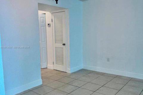Condominio en alquiler en North Miami, Florida, 1 dormitorio, 62.89 m2 № 2033369 - foto 6