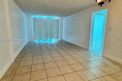 Condominio en alquiler en North Miami, Florida, 1 dormitorio, 62.89 m2 № 2033369 - foto 7