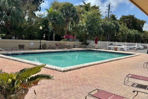 Condominio en alquiler en North Miami, Florida, 1 dormitorio, 62.89 m2 № 2033369 - foto 15