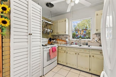 Villa ou maison à vendre à Saint Petersburg, Floride: 2 chambres, 87.7 m2 № 2433663 - photo 11