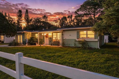 Villa ou maison à Saint Petersburg, Floride 2 chambres, 87.7 m2 № 2433663