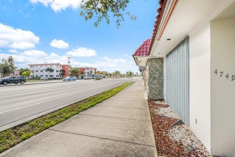 Commercial property in Hollywood, Florida № 1992677 - photo 3