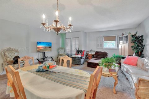Condominio en venta en Lauderhill, Florida, 1 dormitorio, 97.27 m2 № 1693199 - foto 5