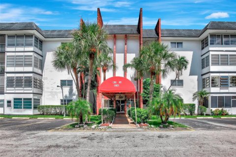 Condominio en venta en Lauderhill, Florida, 1 dormitorio, 97.27 m2 № 1693199 - foto 6