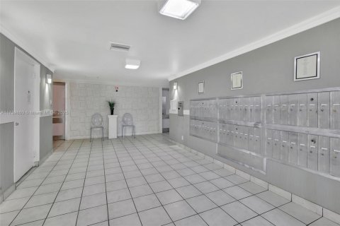 Condominio en venta en Lauderhill, Florida, 1 dormitorio, 97.27 m2 № 1693199 - foto 28