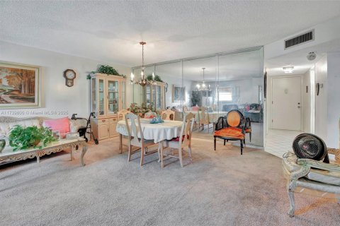 Condominio en venta en Lauderhill, Florida, 1 dormitorio, 97.27 m2 № 1693199 - foto 4