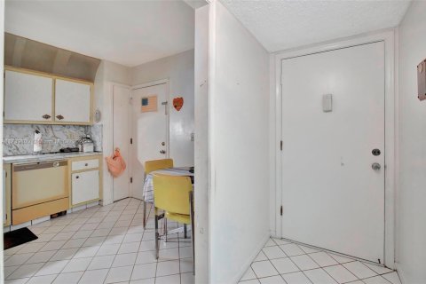 Condominio en venta en Lauderhill, Florida, 1 dormitorio, 97.27 m2 № 1693199 - foto 8