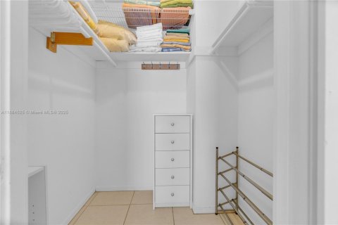 Купить кондоминиум в Холливуд, Флорида 1 спальня, 73.02м2, № 1930477 - фото 15