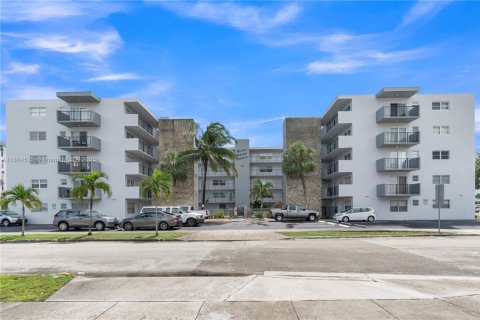 Купить кондоминиум в Холливуд, Флорида 1 спальня, 73.02м2, № 1930477 - фото 10