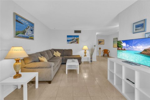 Купить кондоминиум в Холливуд, Флорида 1 спальня, 73.02м2, № 1930477 - фото 19