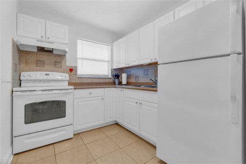 Купить кондоминиум в Холливуд, Флорида 1 спальня, 73.02м2, № 1930477 - фото 3