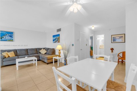 Купить кондоминиум в Холливуд, Флорида 1 спальня, 73.02м2, № 1930477 - фото 5