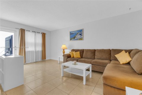 Купить кондоминиум в Холливуд, Флорида 1 спальня, 73.02м2, № 1930477 - фото 24