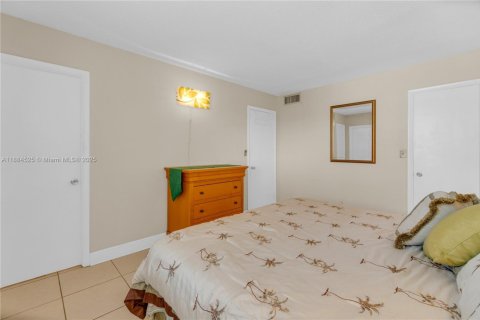 Купить кондоминиум в Холливуд, Флорида 1 спальня, 73.02м2, № 1930477 - фото 18