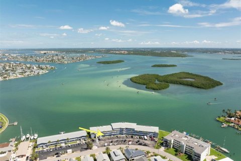 Condo in Treasure Island, Florida, 2 bedrooms  № 1853183 - photo 2