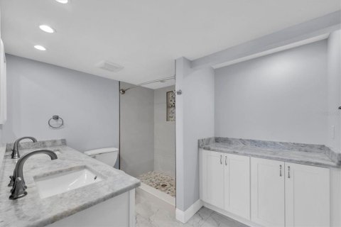 Condo in Treasure Island, Florida, 2 bedrooms  № 1853183 - photo 22
