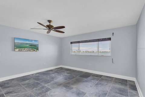 Condo in Treasure Island, Florida, 2 bedrooms  № 1853183 - photo 19