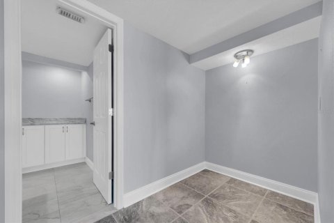 Condo in Treasure Island, Florida, 2 bedrooms  № 1853183 - photo 24