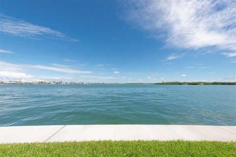 Condo in Treasure Island, Florida, 2 bedrooms  № 1853183 - photo 30