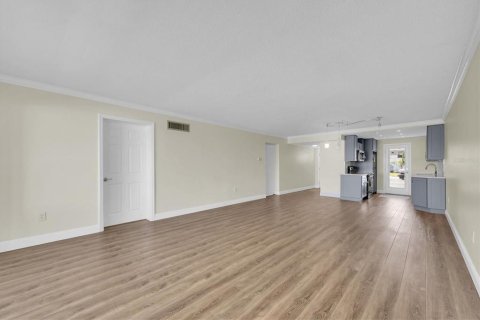Condo in Treasure Island, Florida, 2 bedrooms  № 1853183 - photo 7