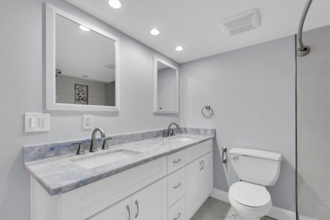 Condo in Treasure Island, Florida, 2 bedrooms  № 1853183 - photo 21