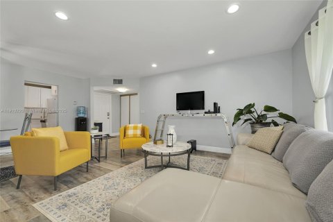 Copropriété à louer à Coconut Creek, Floride: 2 chambres, 90.86 m2 № 1968312 - photo 4