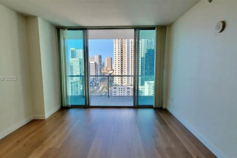 Condominio en alquiler en Miami, Florida, 1 dormitorio, 65.5 m2 № 1991990 - foto 1