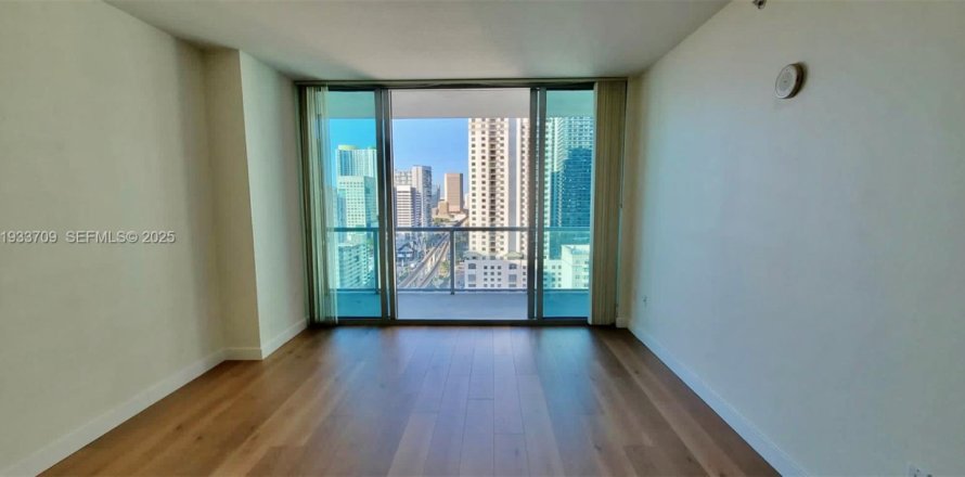 Condominio en Miami, Florida, 1 dormitorio  № 1991990