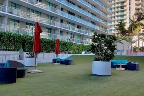 Condominio en alquiler en Miami, Florida, 1 dormitorio, 65.5 m2 № 1991990 - foto 18