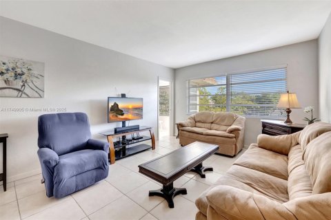 Condo in Lauderdale Lakes, Florida, 1 bedroom  № 1874331 - photo 1