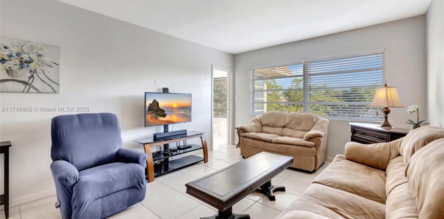 Condo in Lauderdale Lakes, Florida, 1 bedroom  № 1874331