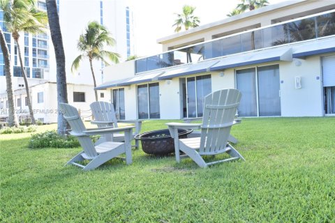 Condominio en venta en Sunny Isles Beach, Florida, 3 dormitorios, 194.17 m2 № 2032823 - foto 9