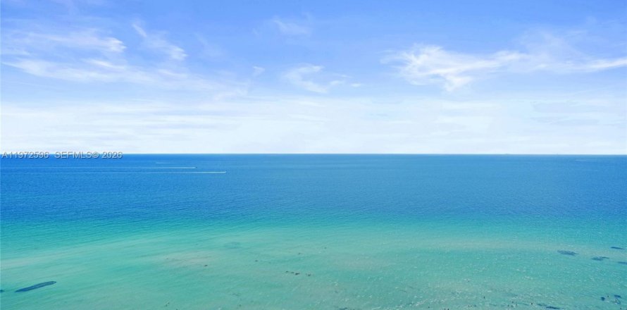 Condominio en Sunny Isles Beach, Florida, 3 dormitorios  № 2032823