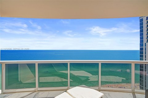 Condominio en venta en Sunny Isles Beach, Florida, 3 dormitorios, 194.17 m2 № 2032823 - foto 2