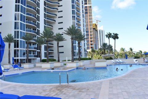 Condominio en venta en Sunny Isles Beach, Florida, 3 dormitorios, 194.17 m2 № 2032823 - foto 10