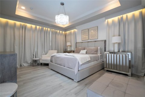 House in Winter Garden, Florida 4 bedrooms, 272.67 sq.m. № 2097495 - photo 3