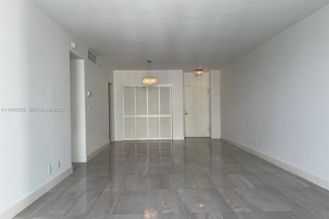 Condo in Hollywood, Florida, 1 bedroom  № 2152922 - photo 6
