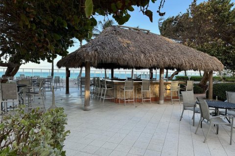 Condo in Hollywood, Florida, 1 bedroom  № 2152922 - photo 18
