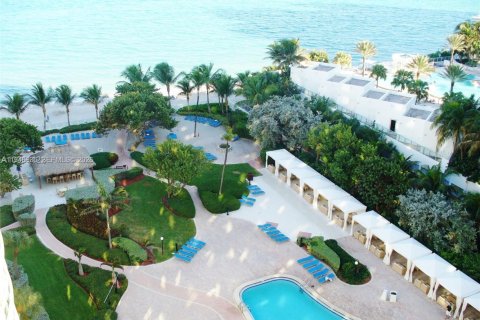 Condo in Hollywood, Florida, 1 bedroom  № 2152922 - photo 16