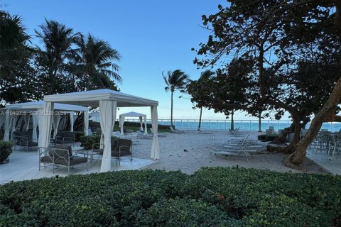 Condo in Hollywood, Florida, 1 bedroom  № 2152922 - photo 19